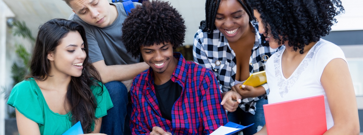 A group of 5 young individuals looking at the learnership programme offered by Momentum Metropolitan.